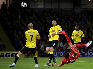 Emre Can (v páde) rozhodol krásnym gólom.