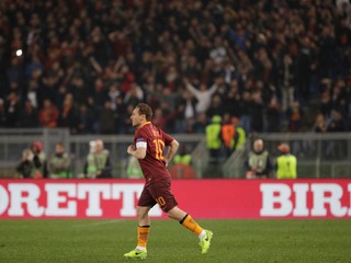 Taliansky futbalista Francesco Totti ukončí po tejto sezóne svoje dlhoročné úspešné pôsobenie v AS Rím.