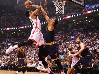 Basketbalistov Clevelandu Cavaliers delí už iba jedno víťazstvo od postupu do finále play off Východnej konferencie NBA. 