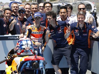 Pedrosa zdolal tímového kolegu a odštartuje z prvého miesta