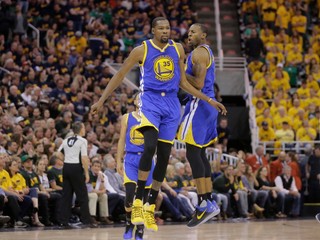 Basketbalisti Golden State Warriors zvíťazili aj v treťom zápase semifinále play-off nad Utahom.