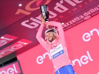 Gaviria dosiahol prvé víťazstvo na Grand Tour a oblečie si ružový dres lídra