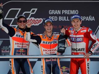 Na snímke zľava španielski jazdci Marc Marquez, Dani Pedrosa a Jorge Lorenzo.