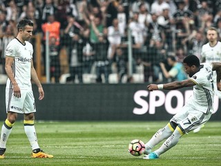 Škrtel dostal v derby červenú kartu, Fenerbahce dohrávalo bez dvoch hráčov