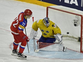 Artemij Panarin premieňa svoj samostatný nájazd v rozstrele zápasu proti Švédsku.