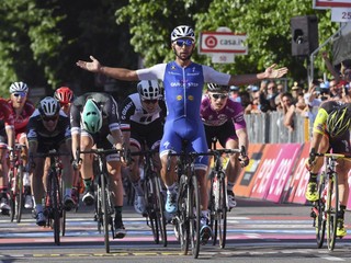 Víťazom piatej etapy jubilejného 100. ročníka prestížnych cyklistických pretekov Giro d'Italia sa stal Kolumbijčan Fernando Gaviria.