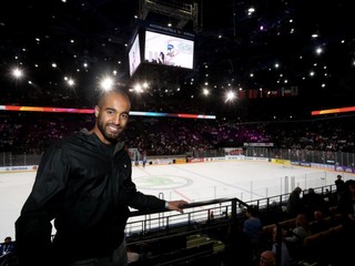 Ambasádorom MS je brazílsky futbalista, ktorý predtým hokej naživo nevidel