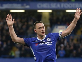 John Terry sa zapísal do streleckej listiny aj vo svojej sedemnástej sezóne vo futbalovej Premier League v neprerušenej sérii.