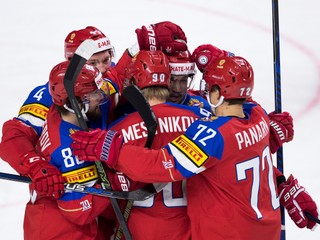 Hokejisti Ruska bojujú o prvé miesto v skupine.