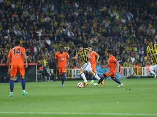 Fenerbahce zahodilo tri šance postúpiť, penaltu nedal aj Škrtel