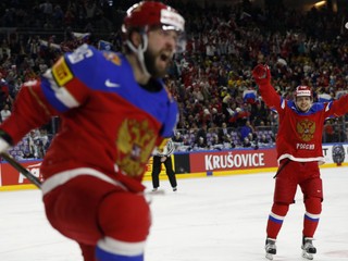 Artemij Panarin (vpravo) sa stal najproduktívnejším hráčom šampionátu.