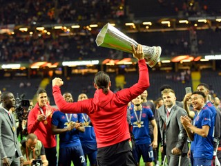 Zranený švédsky futbalový bombardér Zlatan Ibrahimovič v stredajšom finále Európskej ligy v Štokholme nebol na trávniku a ani medzi náhradníkmi Manchestru United. 