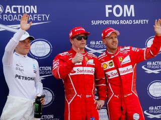 Zľava Valtteri Bottas, Kimi Räikkönen a Sebastian Vettel.