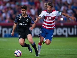 Marco Asensio (vľavo).