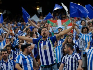 Fanúšikovia Alavesu pred stretnutím.