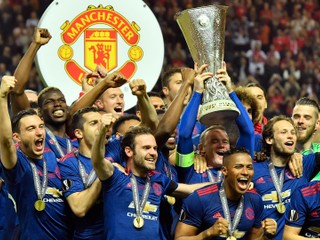 Futbalisti Manchesteru United nedávno oslavovali triumf v Európskej lige.