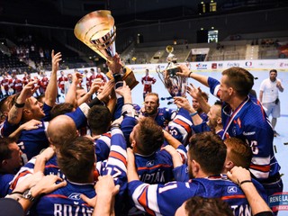 Radosť slovenských hokejbalistov z titulu majstrov sveta.