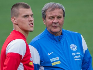 Reprezentačný tréner Ján Kozák spolu s kapitánom Martinom Škrtelom.