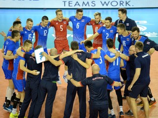 Volejbalisti Slovenska oslavujú po víťazstve nad Portugalskom v Svetovej lige mužov, dňa 4. júna 2017 v Poprade.