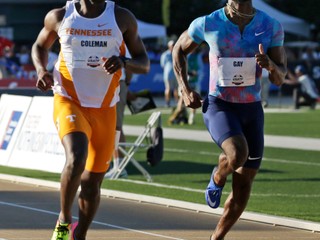 Tyson Gay (vpravo) sa nekvalifikoval na majstrovstvá sveta.