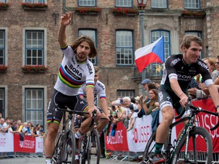 Peter Sagan (vľavo) počas tímovej prezentácie Tour de France 2017.