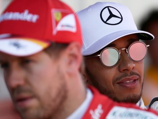 Narazil do monopostu Hamiltona. Vettel nedostal žiadny dodatočný trest