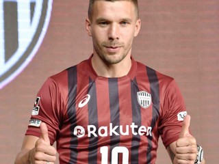 Lukas Podolski bude v kariére pokračovať v Japonsku.