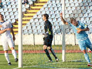 Slovanista Jakub Mareš sa raduje zo svojho gólu.