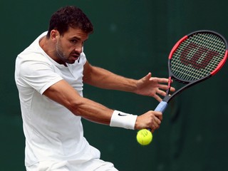 Bulharský tenista Grigor Dimitrov postúpil do osemfinále mužskej dvojhry na grandslamovom turnaji vo Wimbledone. 