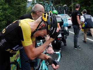 Robert Gesink po páde v deviatej etape Tour de France 2017.