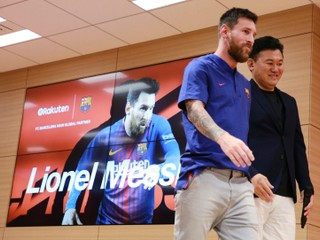 Lionel Messi sa s novým trénerom Barcelony ešte nestretol.