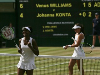 Venus Williamsová sa raduje z postupu do finále Wimbledonu.