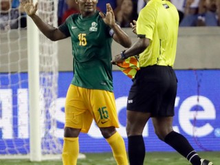 Florent Malouda zasiahol do zápasu neoprávnene.