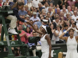 Španielska tenistka Garbine Muguruzová-Blancová spočiatku akoby ani neverila, že vyhrala slávny Wimbledon.