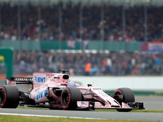 Jazdec tímu Force India Sergio Perez počas kvalifikácie.