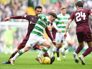Fanúšikovia hádzali mince i fľaše. UEFA vyšetruje incident v Belfaste