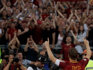 Legendárny Francesco Totti v pondelok definitívne zakončil svoju hráčsku kariéru a vydal sa na funkcionársku dráhu.