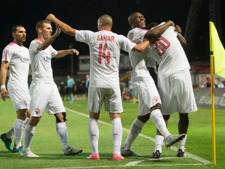 Hráči Hapoel Be'er Ševa sa radujú z postupu do tretieho predkola Ligy majstrov.