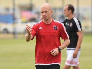 Zaujímavou akvizíciou je Srb Nestor el Maestro, ktorý má aj britské občianstvo. V novej sezóne povedie Trnavu.