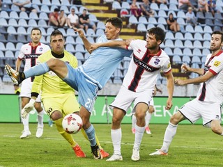 Slovanista Hološko medzi štvoricou vionistov. Zľava Dobrotka, Kováč, Záhumenský a Urgela. 