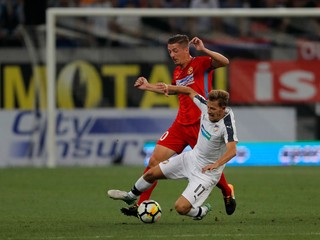 Futbalisti Viktorie Plzeň v prvom zápase tretieho predkola Európskej ligy remizovali v Bukurešti 2:2.