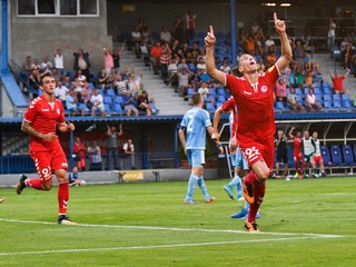 Blažej Vaščák sa raduje zo svojho vyrovnávajúceho gólu v zápase proti Slovanu.