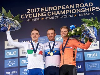 Na majstrovstvách Európy v dánskom Herningu získal Viviani (vľavo) striebornú medailu v pretekoch s hromadných štartom.