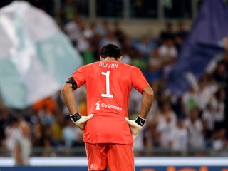 Sklamaný Gianluigi Buffon, brankár Juventusu Turín.