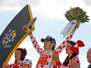 Samuel Sanchez v bodkovanom drese pre najlepšieho vrchára na Tour de France v roku 2011.