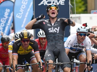 Talian Elia Viviani z tímu Sky vyhral cyklistické preteky EuroEyes Cyclassics v nemeckom Hamburgu.