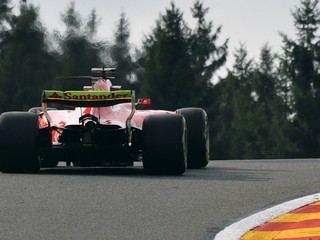 Kimi Räikkonen vo Ferrari počas tréningu na okruhu Spa-Francorchamps.