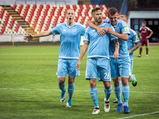 Futbalisti Slovana si poľahky poradili s Podbrezovou.