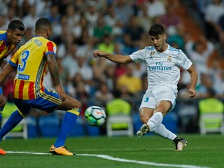 Real Madrid na domácom štadióne zaváhal, remízu s Valenciou zachraňoval Asensio