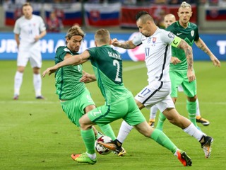 Marek Hamšík (s číslom 17) tradične patril medzi najväčšie opory slovenského tímu.